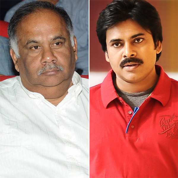 power star pawan kalyan,producer bvns prasad,attarintiki daredhi movie,remmunaretion pawan kalyan  పవన్‌పై జాలి పడుతోన్న నిర్మాత..! 